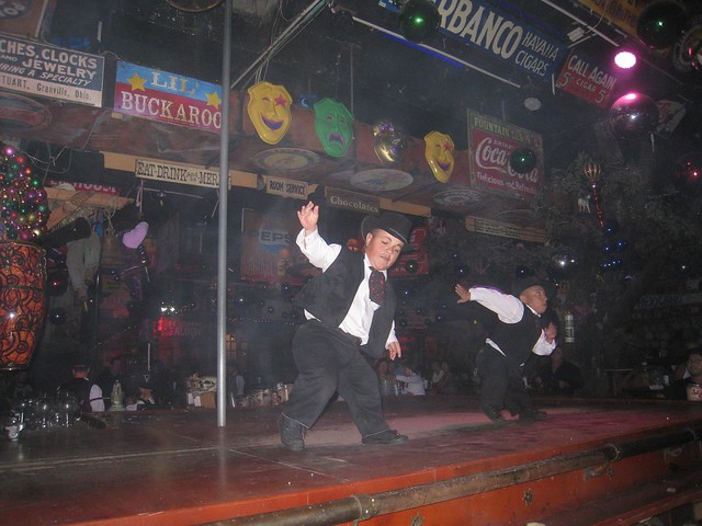 Personas de baja estatura Personas de baja estatura en Mango's Discoteca