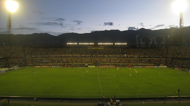 Estadio de fútbol de Medellín Varios de los partidos de la Copa Mundial Sub-20 de la FIFA se jugarán bajo las luces en el estadio de fútbol de Medellín.