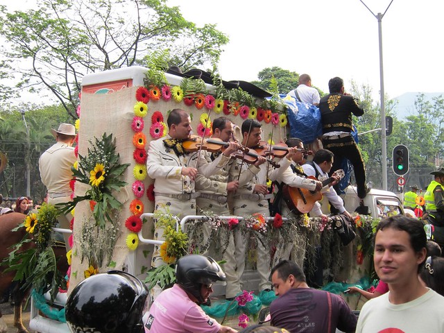 ¡La banda de mariachis rodante fue una de las favoritas del público! ¡La banda de mariachis rodante fue una de las favoritas del público!