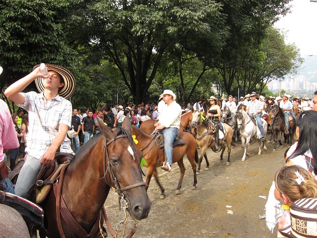 La Cabalgata es un flujo constante de 6.000 caballos. La Cabalgata es un flujo constante de 6.000 caballos.