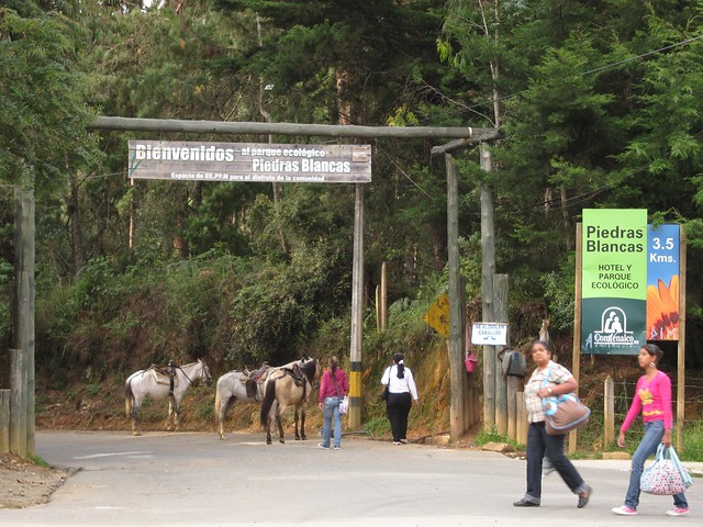 La entrada a Piedras Blancas La entrada a Piedras Blancas