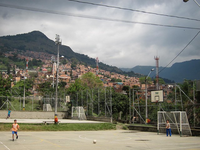 El barrio detrás de la biblioteca El barrio detrás de la biblioteca