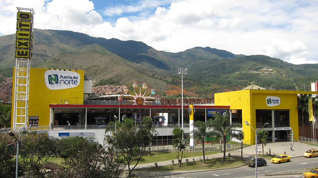 Puerta del Norte shopping mall in Niquia. Puerta del Norte shopping mall in Niquia.