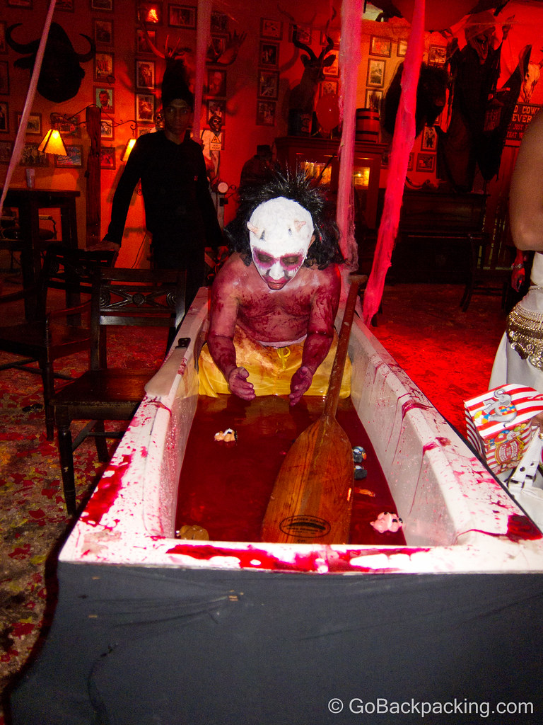 Este baño de sangre de enano fue el último obstáculo a pasar antes de llegar a la sala principal del club.