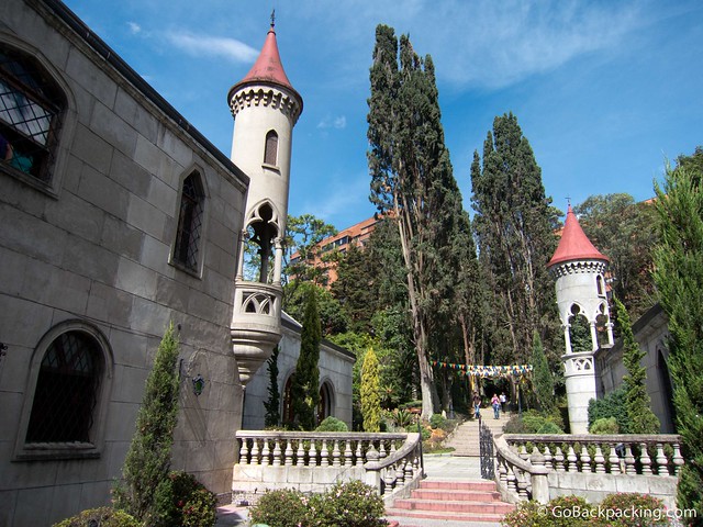 Patio en la parte trasera del castillo