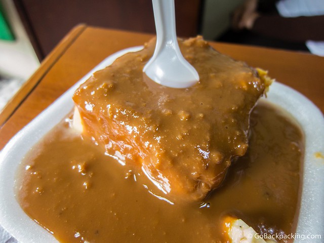 Natilla cubierta de arequipe Una natilla tipo flan bañada en arequipe (salsa de caramelo)