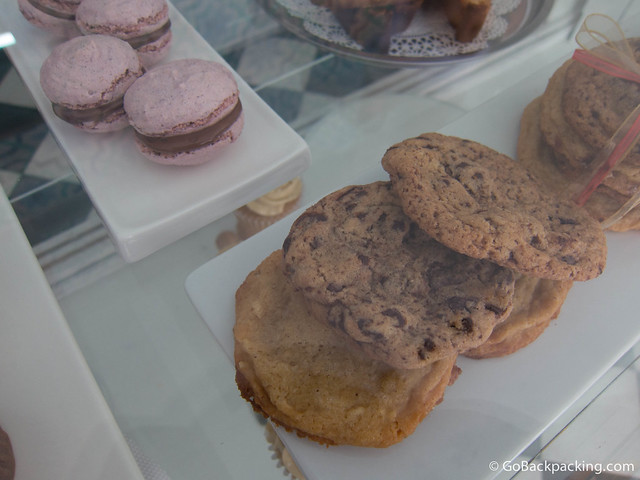 Mmmm.....chocolate chip cookies and macaroons