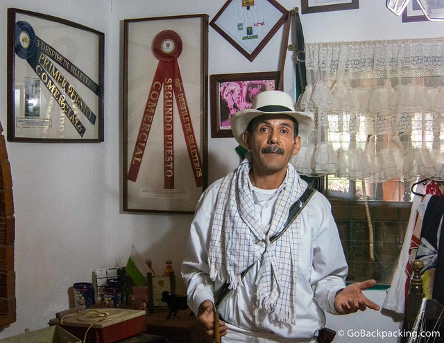 Don Vasquez Don Vásquez nos da un recorrido por su casa familiar, y ahora museo.