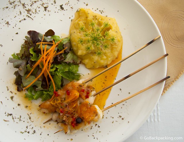 Chicken with uchuva salsa Fourth course: chicken with uchuva salsa, mashed potatoes, and salad